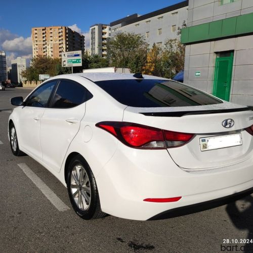Hyundai Elantra: 1.6 l | 2014 il 