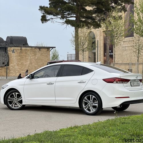 Hyundai Avante: 1.6 l | 2016 il