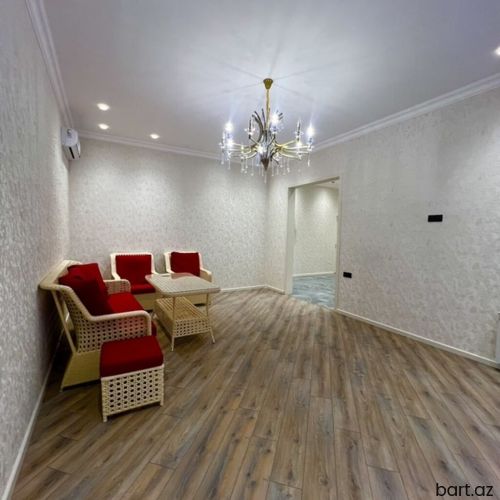 Fatmayı bağlarında 5 otaqli bağ evi satilir.