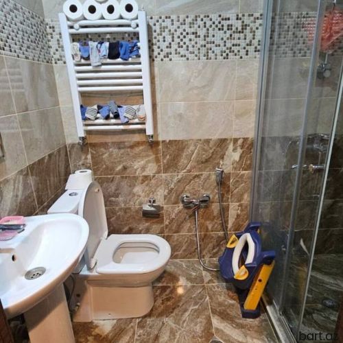 Yeni Günəşlidə 2 otaqli mənzil satilir.