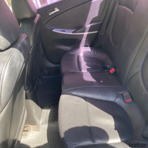 Hyundai Accent: 1.4 l. | 2011 il