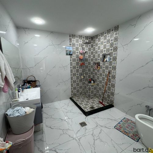 Buzovnada 5 otaqlı həyət evi satılır