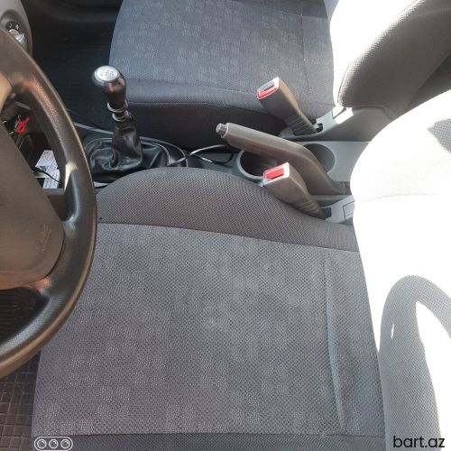 Kia Rio: 1.5 l. | 2005 il 