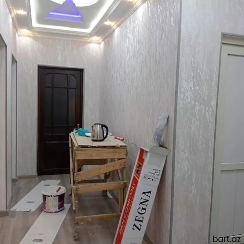 Binəqədi qəs. 4 otaqlı həyət evi satilir.