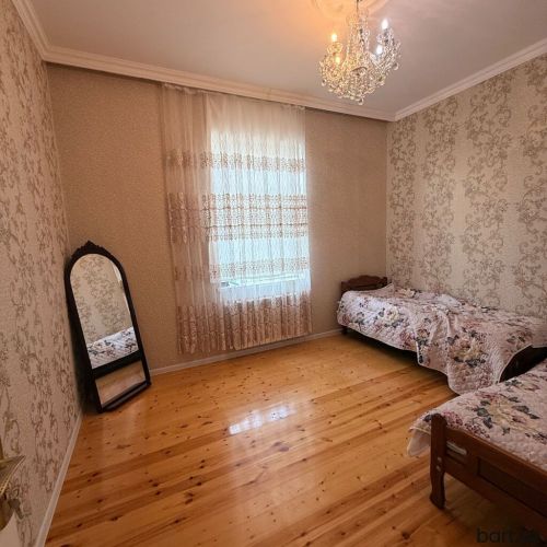 Binədə 3 otaqli həyət evi satilir.