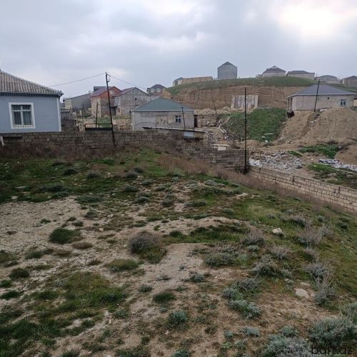 Mehdiabad qəs-də 8 sot torpaq sahəsi satilir.