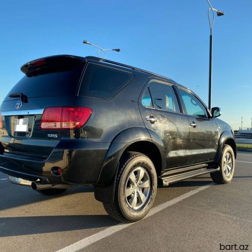Toyota Fortuner: 2005 il