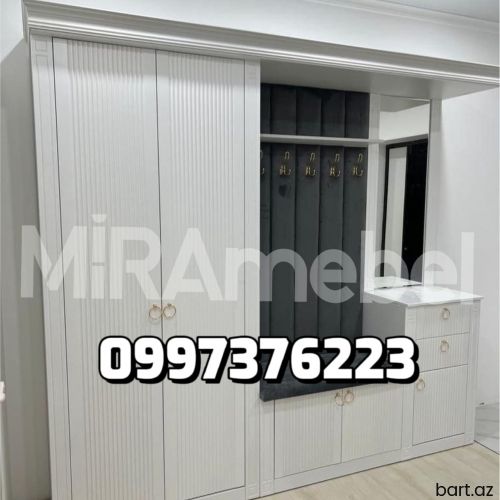 Dəhliz mebelinin yığılması