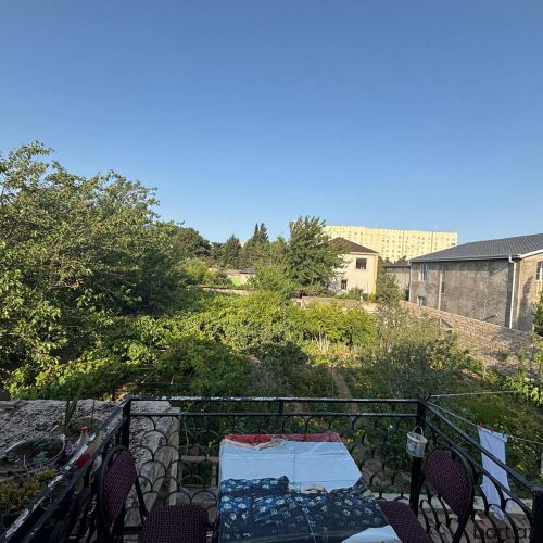 Buzovnada həyət evi satılır