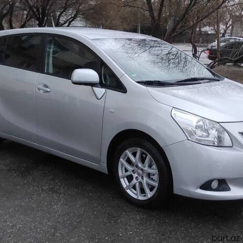 Toyota Corolla Verso: 2.2 l. | 2009 il