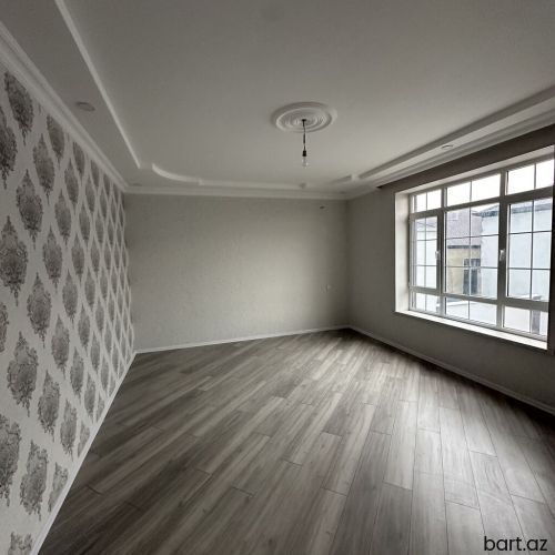 Sabuncu ray-da 7 otaqli həyət evi satilir.