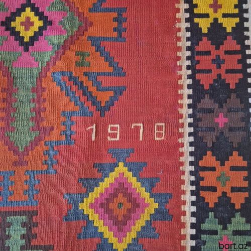 1978-ci ilə aid əl işi yun kilim satılır.