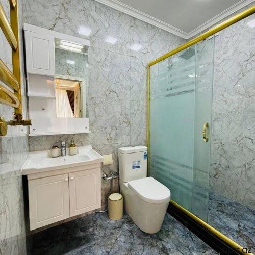 Bakıxanov qəs.-də 3 otaqlı mənzil satilir.