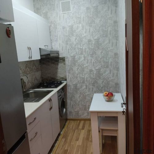 Yeni Günəşlidə 2 otaqli mənzil satilir.