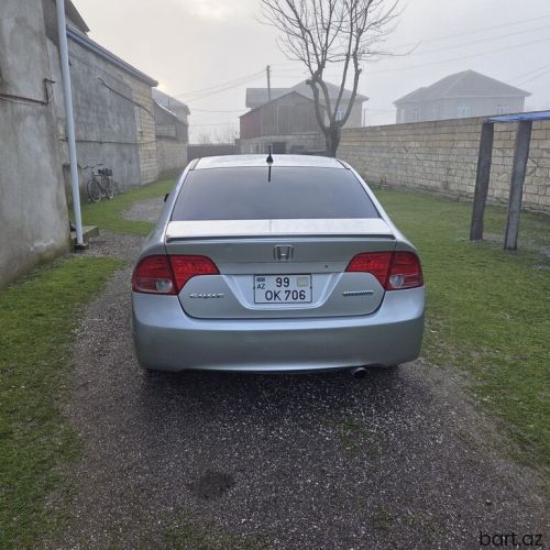 Honda Civic: 1.3 l | 2007 il 