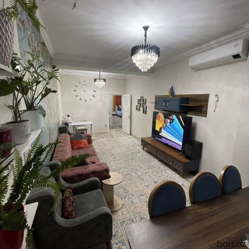 Yasamal rayonunda 3 otaqli mənzil satilir.