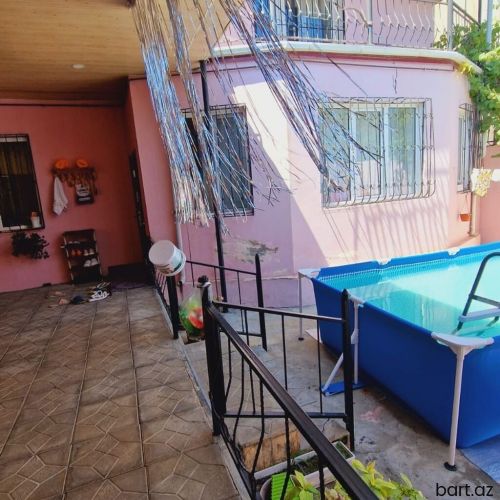 Bakıxanov qəs. 5 otaqlı həyət evi satilir.