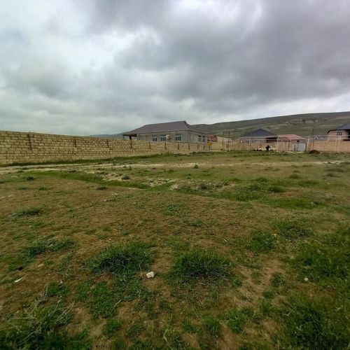  Lökbatan Qobu yol-da 8 sot torpaq sahəsi satilir.