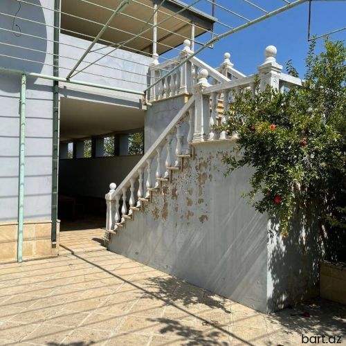  Qobustan qəs-də 8 otaqli həyət evi satilir.