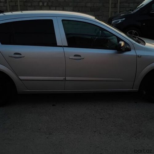 Opel Astra: 1.6 l | 2005 il