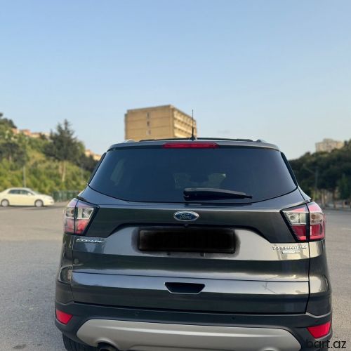 Ford Escape: 1.5 l | 2017 il 