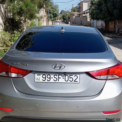Hyundai Elantra: 1.8 l | 2014 il