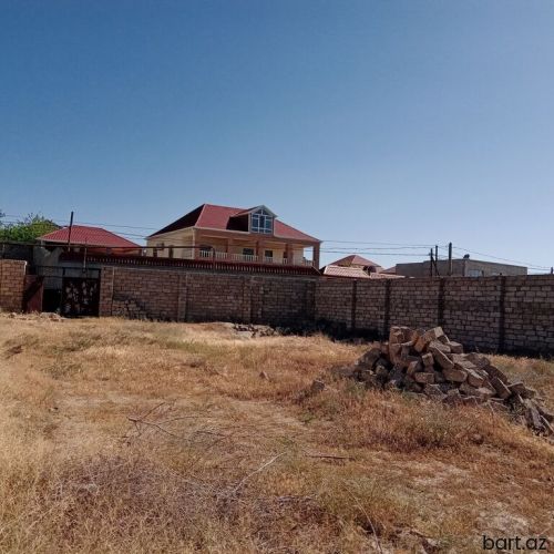Pirşağı qəs-də 6 sot torpaq sahəsi satilir.