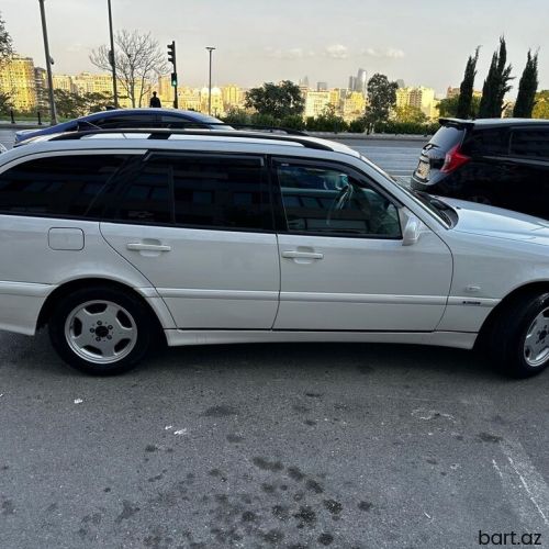 Mercedes-Benz C 230: 2.2 l | 1999 il 