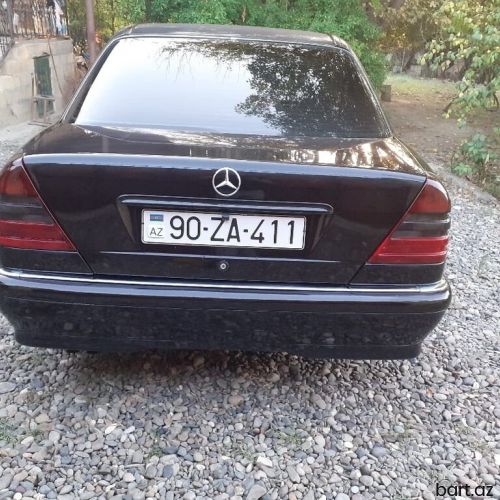 Mercedes-Benz 240: 2.4 l | 1998 il