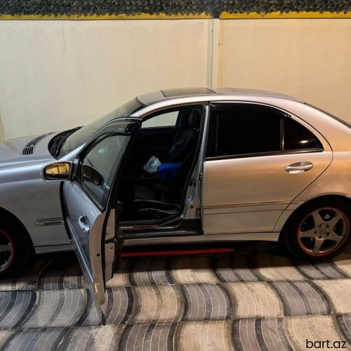 Mercedes-Benz C 240: 2.4 l | 2000 il 