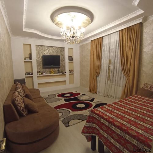 Xirdalanda 5 otaqli həyət evi satilir.