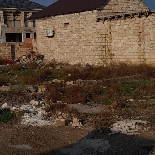 Binədə 8 sot torpaq sahəsi satilir.