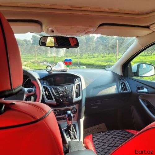Ford Focus: 1.6 l | 2012 il 