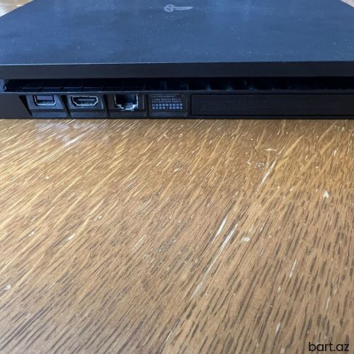Playstation 4 slim 