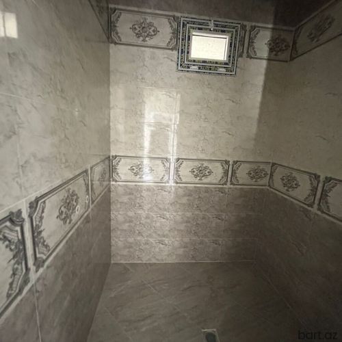 Binəqədi qəs. 3 otaqlı həyət evi satilir.