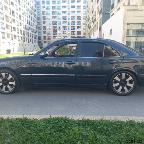Mercedes-Benz E 240: 2.4 l. | 1999 il