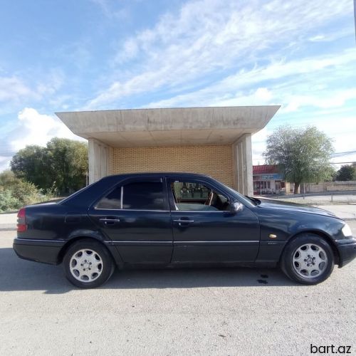 Mercedes-Benz C 180: 1.8 l | 1997 il 
