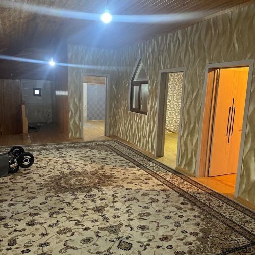 Məhəmmədli qəs-də 5 otaqli həyət evi satilir.