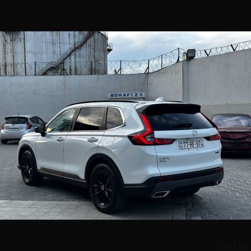 Honda CR-V: 2 l | 2023 il 