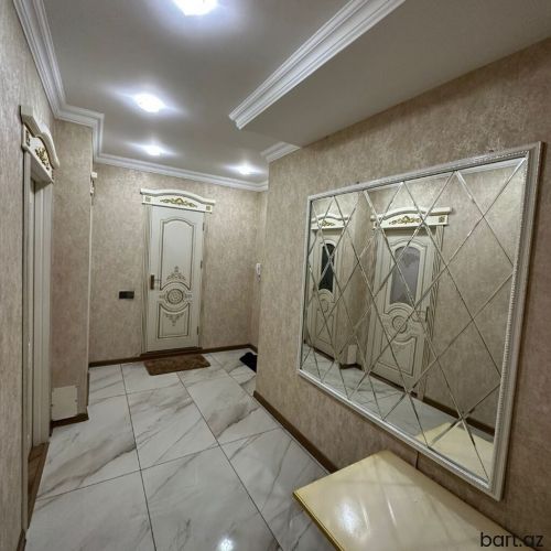 Suraxani qəs-də 3 otaqli mənzil satilir.