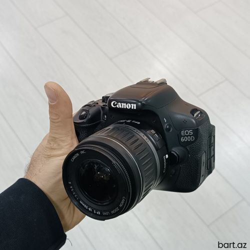Canon 600D + lens