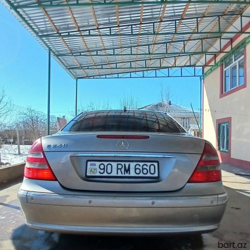 Mercedes-Benz 240: 2.4 l | 2004 il