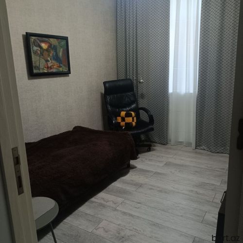 Bakıxanov qəs., 3 otaqlı mənzil satilir.