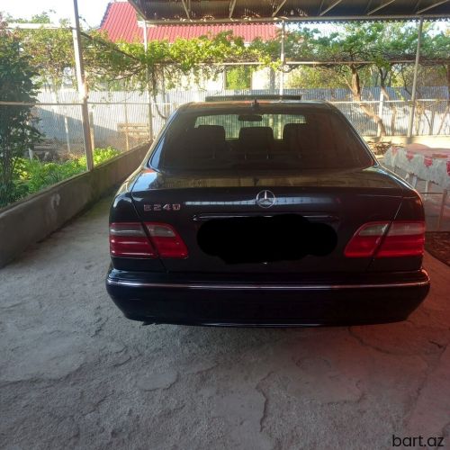 Mercedes-Benz E 240: 2.4 l | 2000 il 