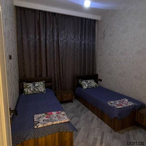Novxanida 5 otaqli həyət evi satilir.