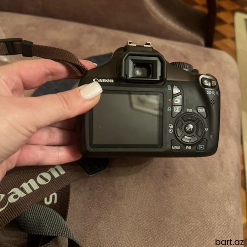 Canon EOS DSLR fotoaparat + Canon EF-S