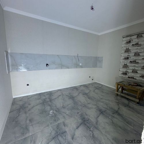 Binədə 3 otaqlı həyət evi satilir. 