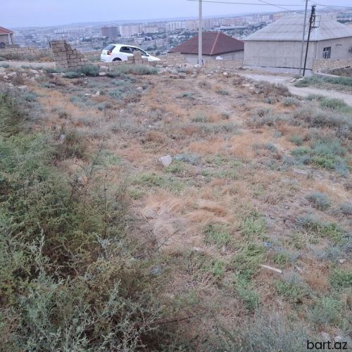 Atyali qəs-də 4 sot torpaq sahəsi satilir.