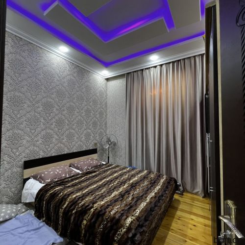Binəqədi qəs. 3 otaqlı həyət evi satilir.