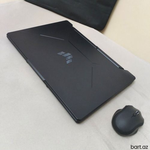 Intel Core i7, 16 GB, 15.6 